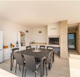 4 bedroom villa with pool near Pula, sleeps 8